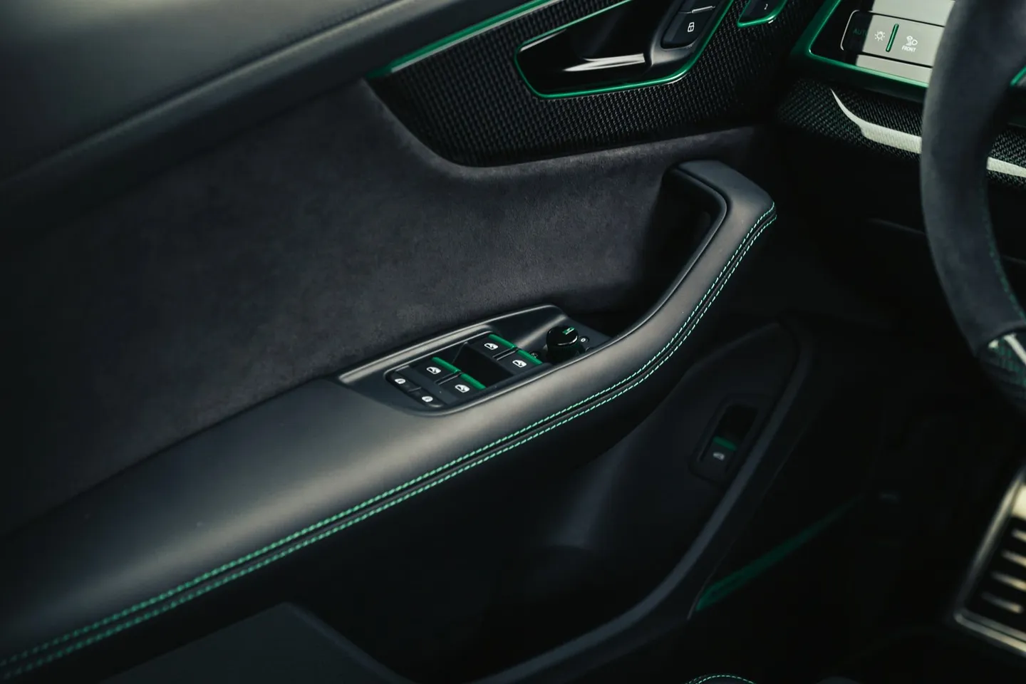 The CAT Project / Audi RS Q8 / Фото 5