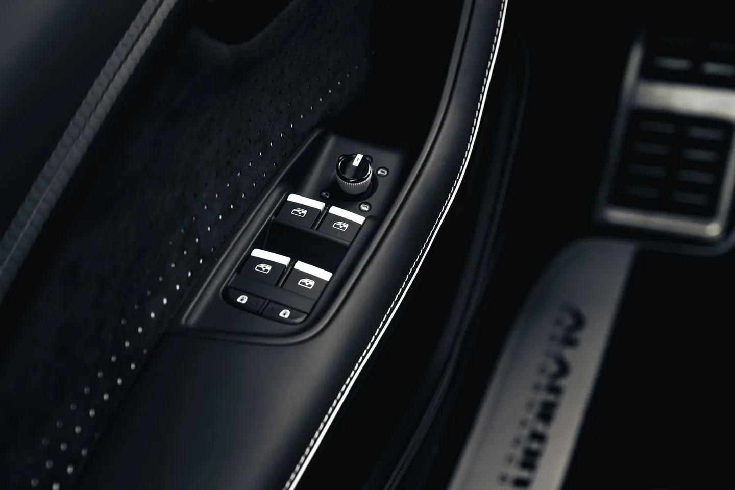 Audi RSQ8 / Фото 48