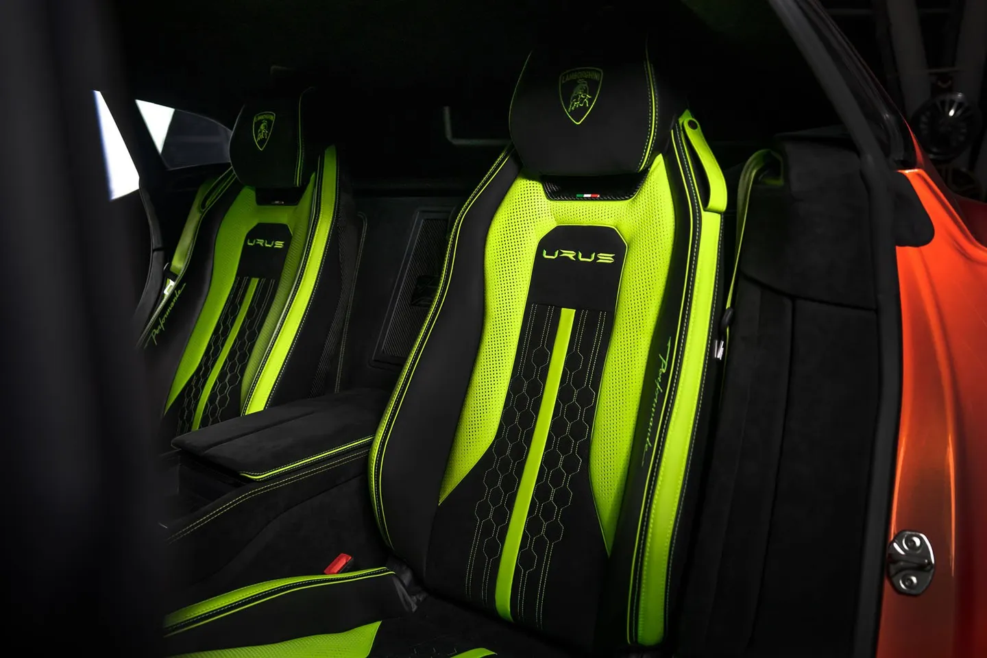 Lamborghini URUS / Фото 25