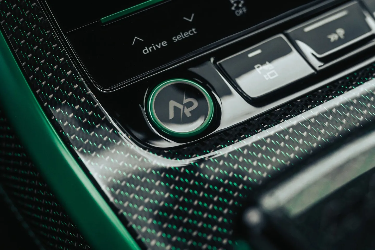 The CAT Project / Audi RS Q8 / Фото 16