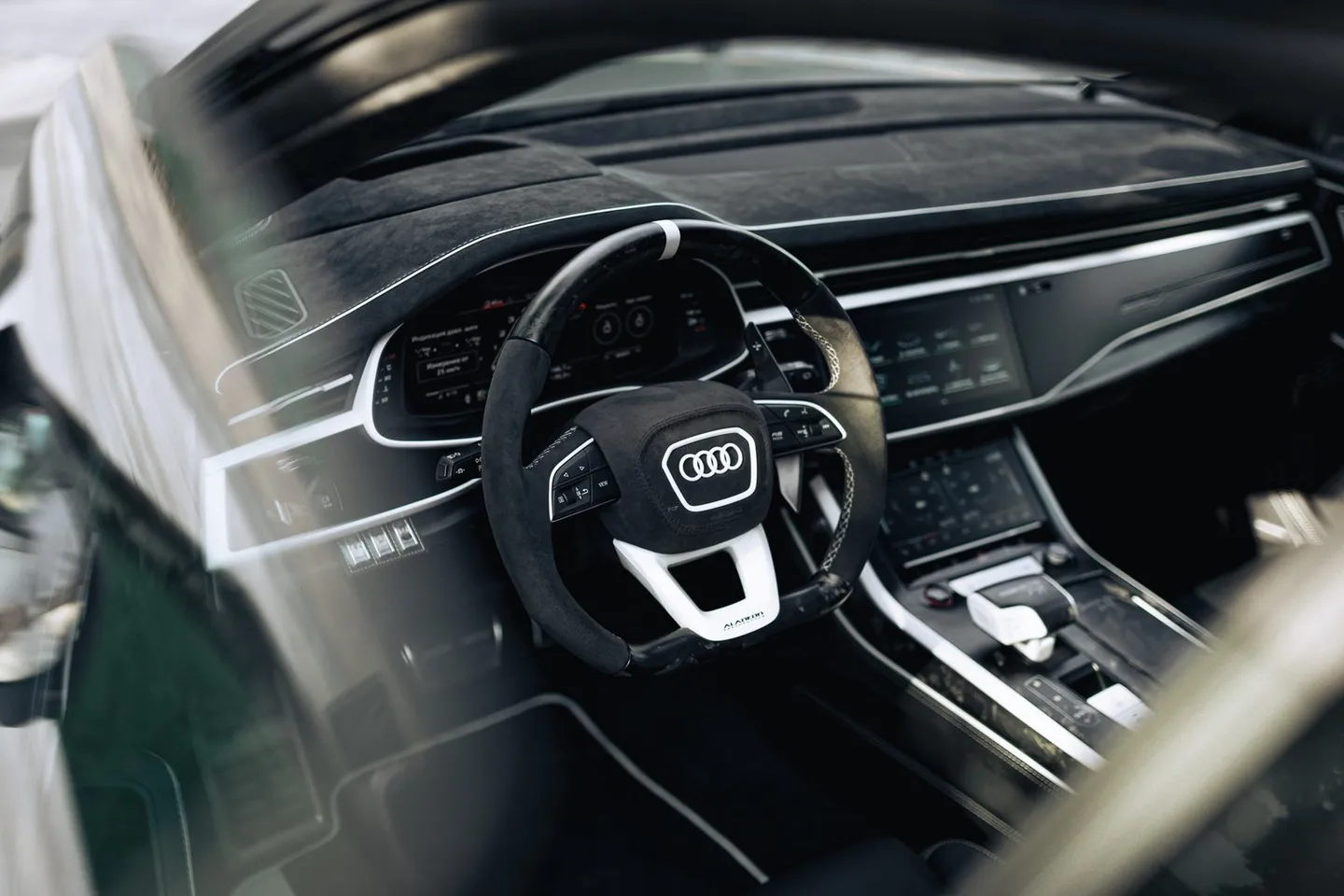 Audi RSQ8 / Фото 6