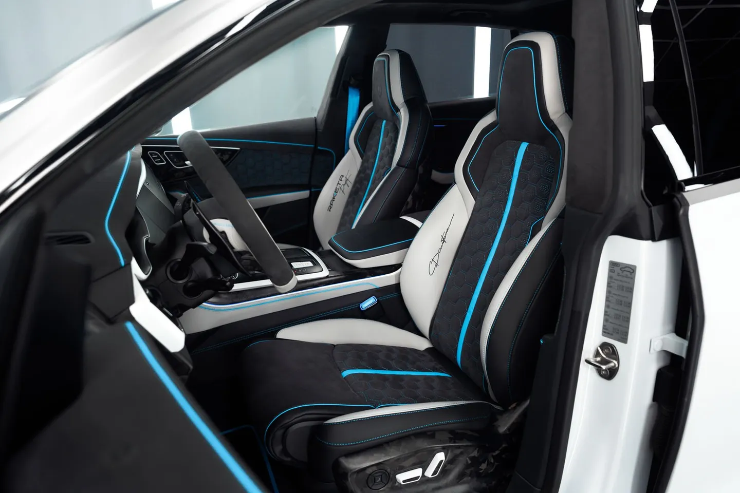 Audi RSQ8 / Фото 24