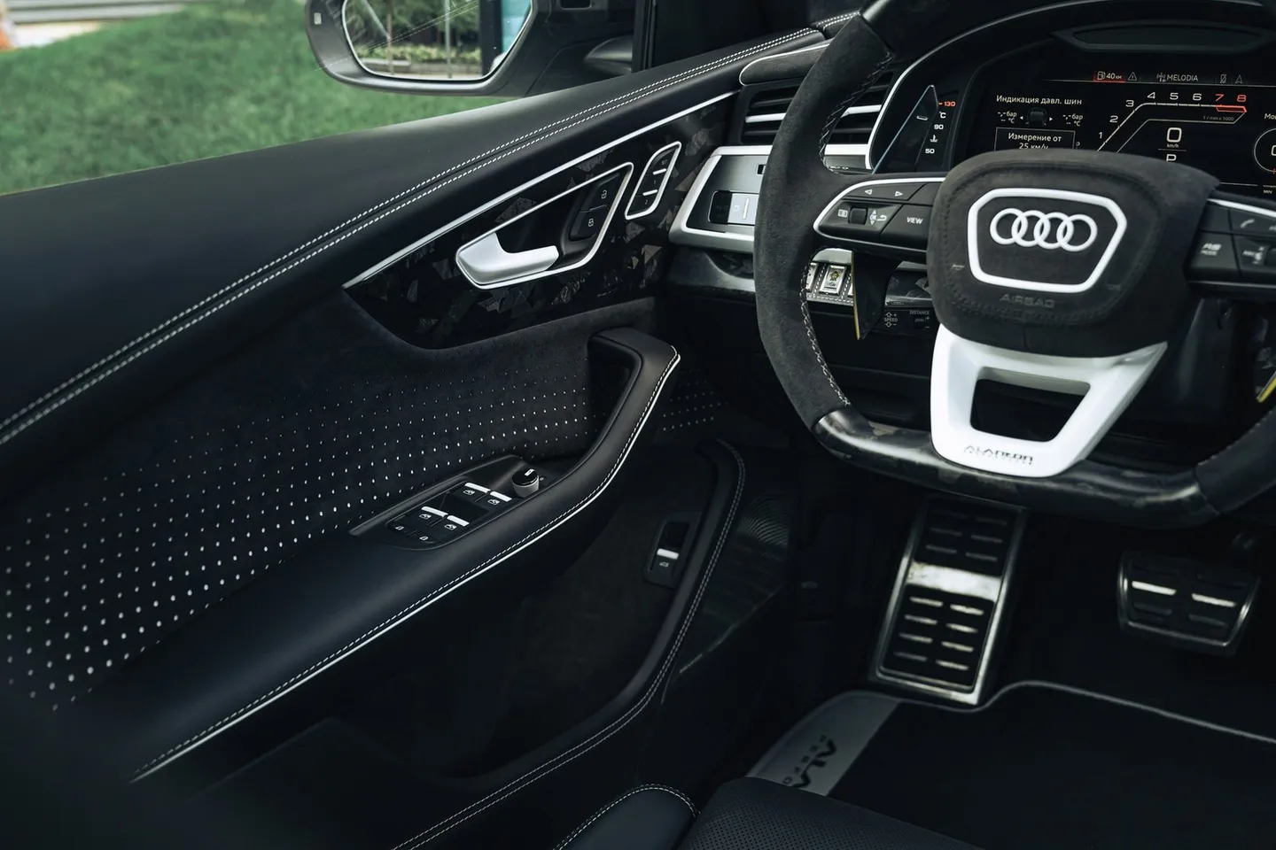 Audi RSQ8 / Фото 42