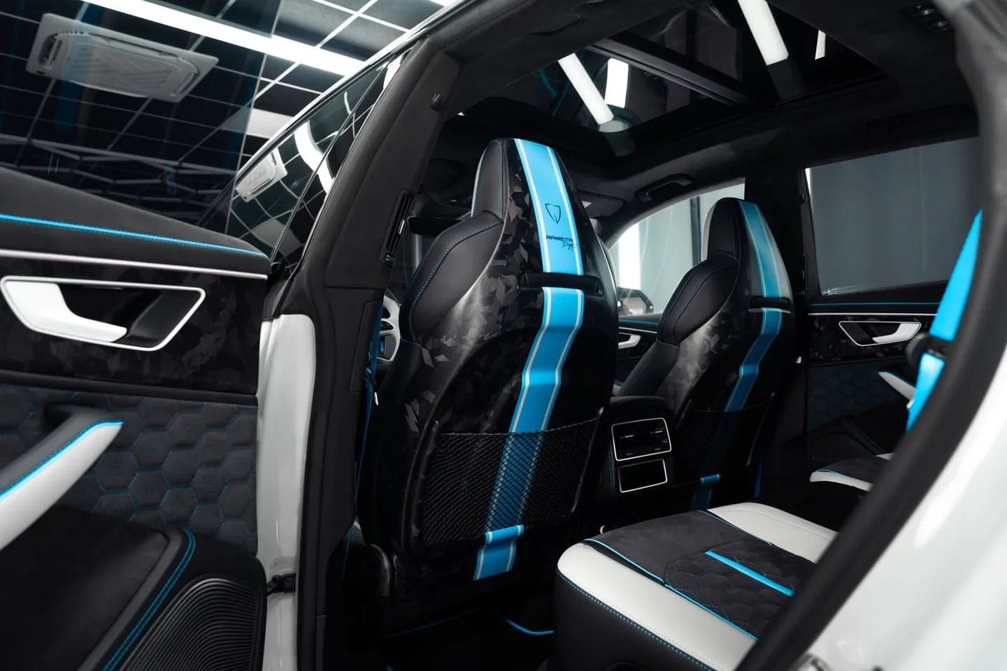 Audi RSQ8 / Фото 32