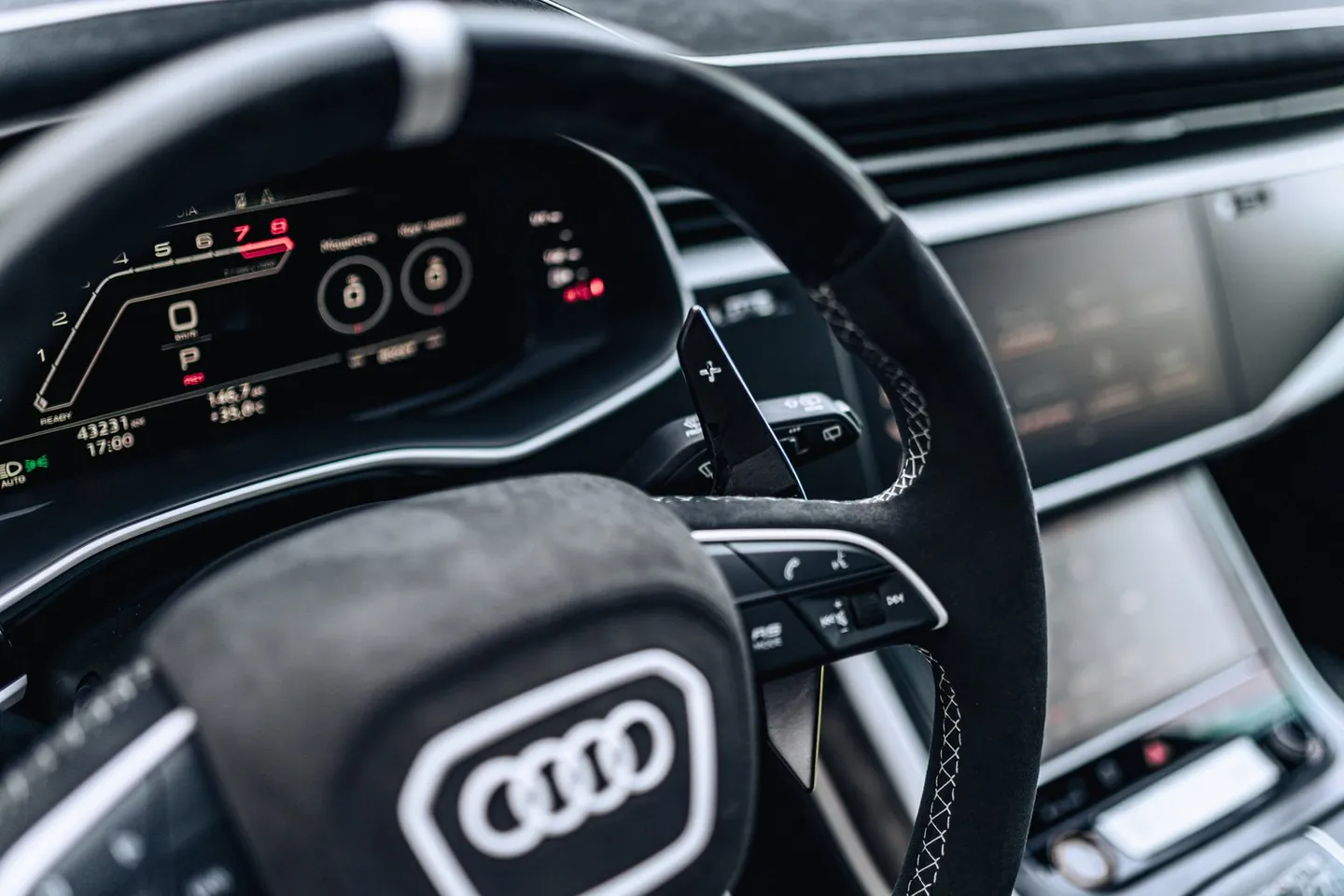 Audi RSQ8 / Фото 19