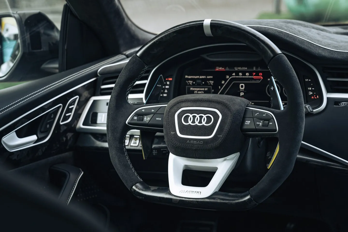 Audi RSQ8 / Фото 36