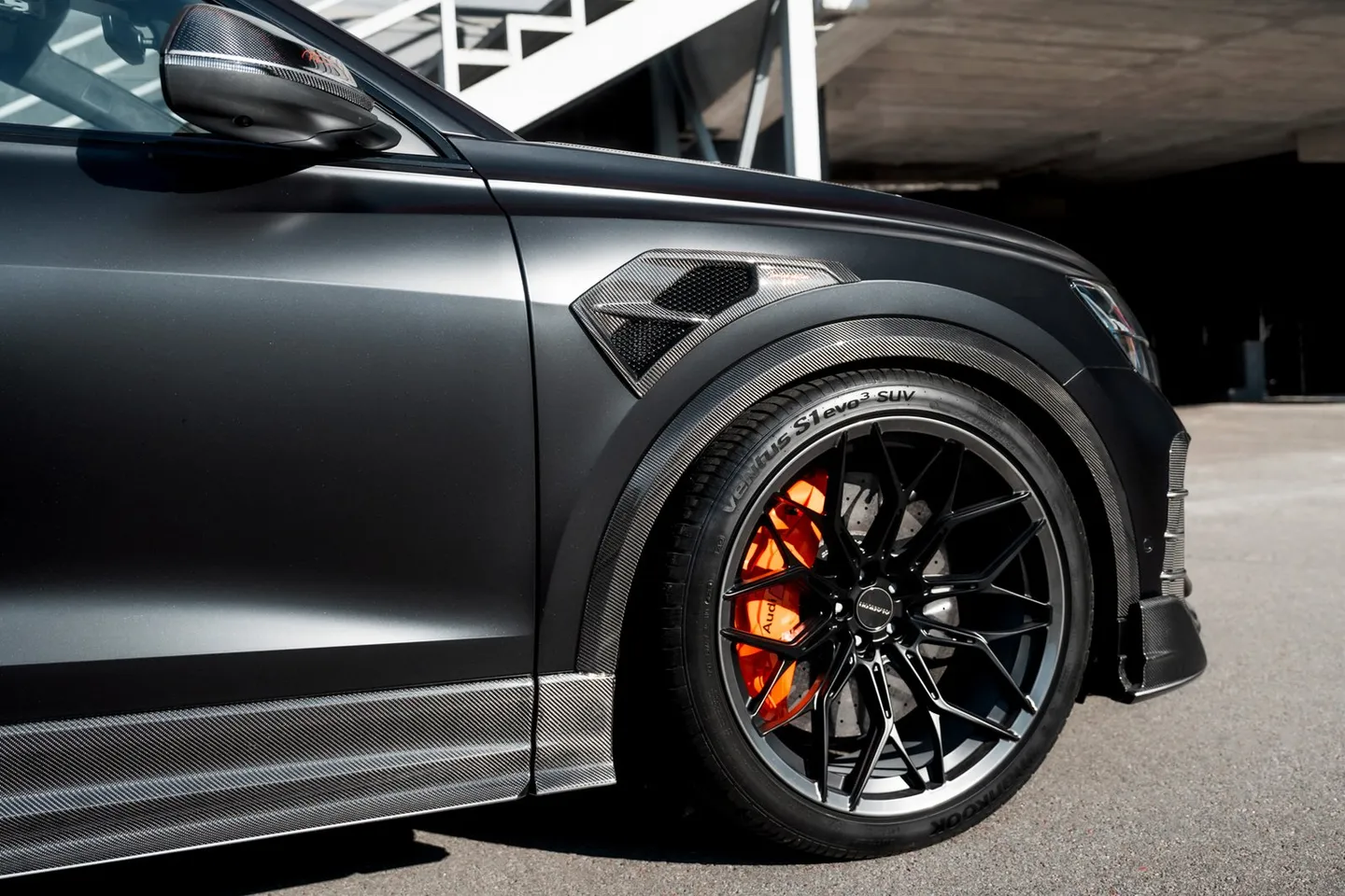 Audi RSQ8 / Фото 25