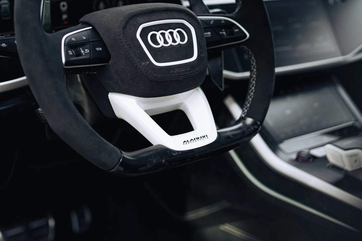 Audi RSQ8 / Фото 9