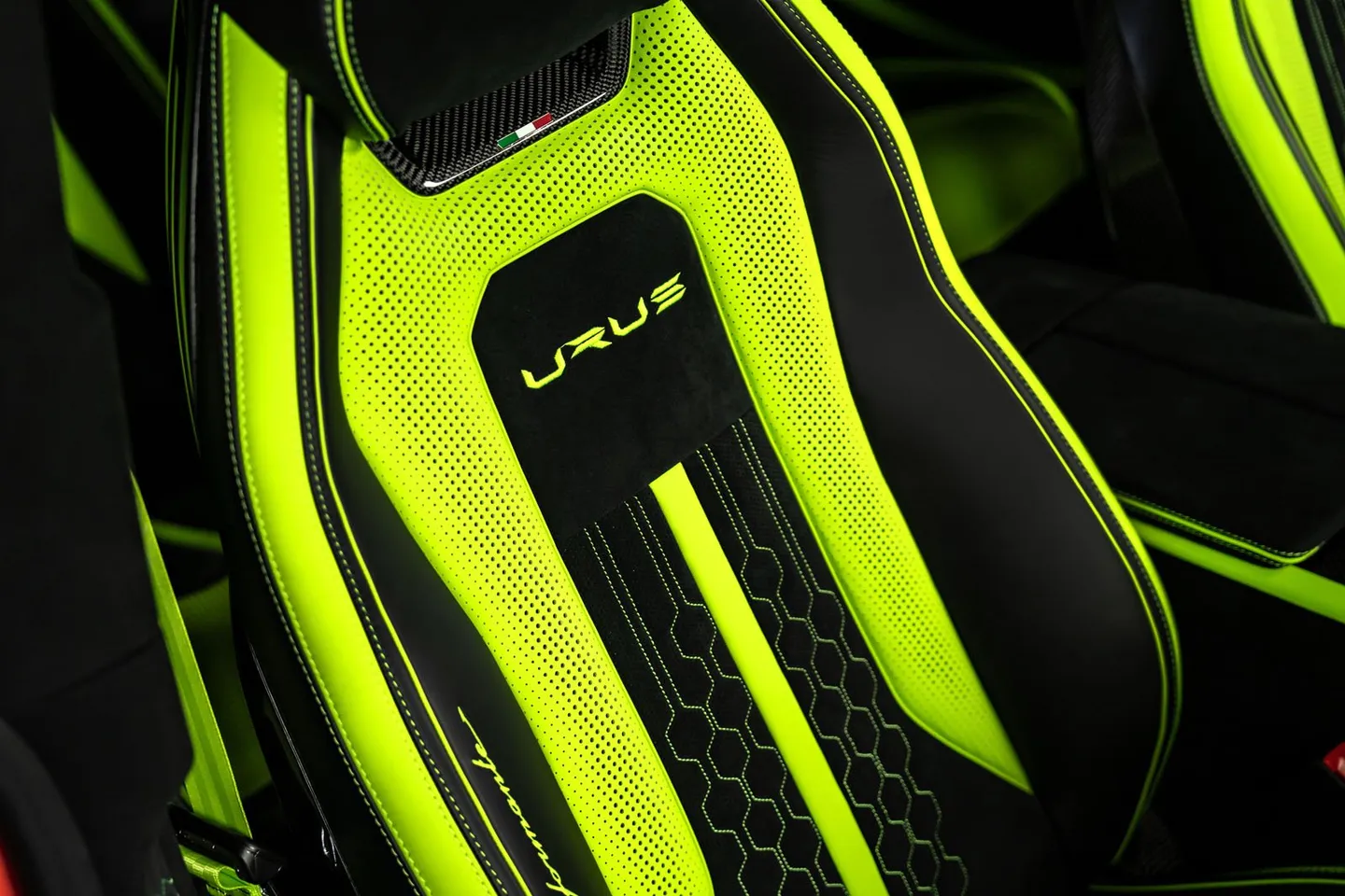 Lamborghini URUS / Фото 8