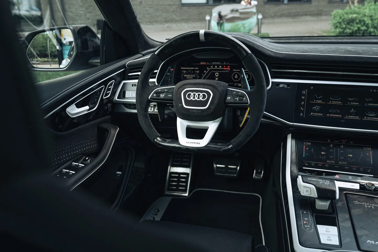 Audi RSQ8 / Фото 43