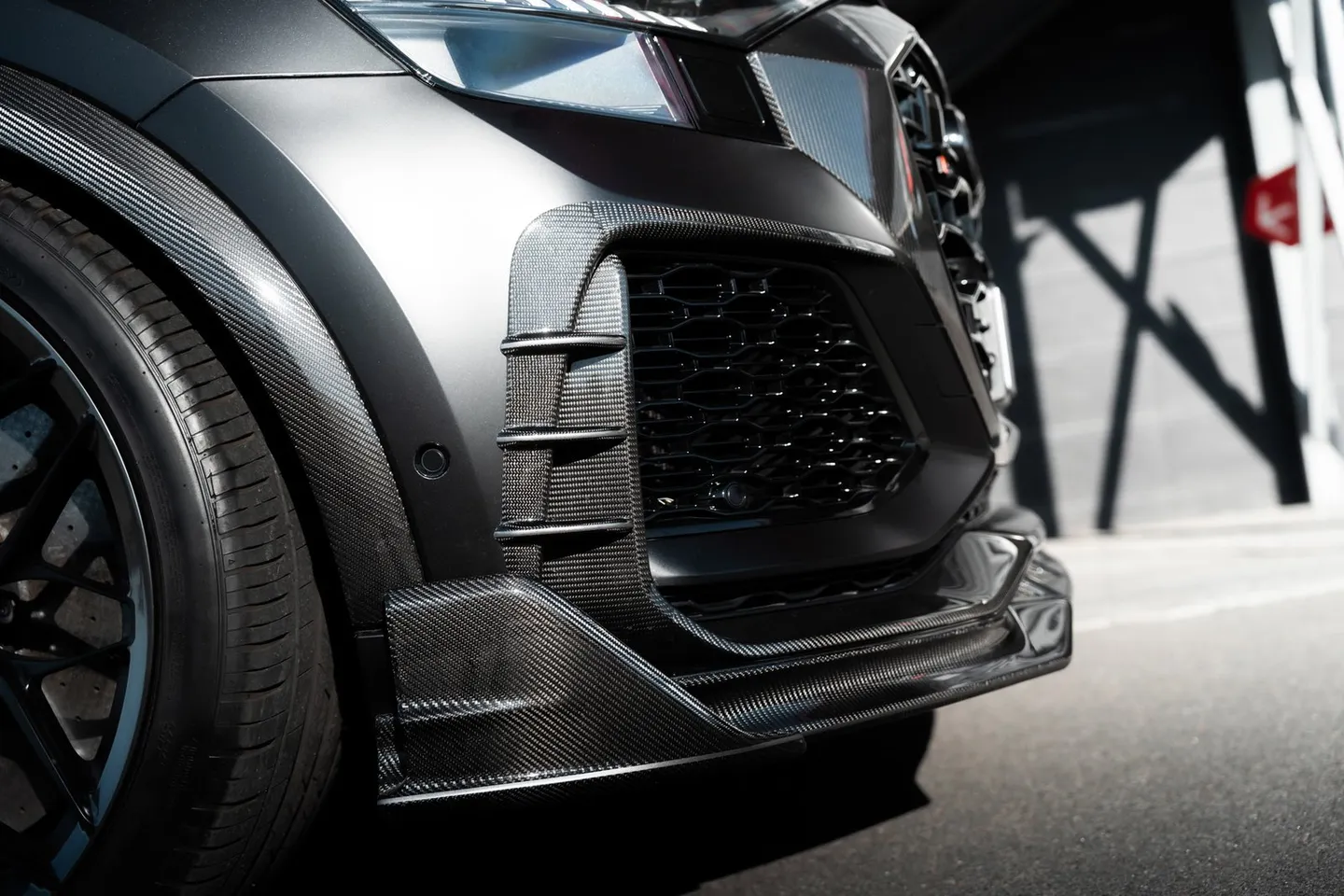 Audi RSQ8 / Фото 23