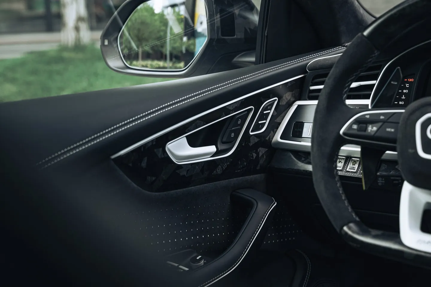 Audi RSQ8 / Фото 35