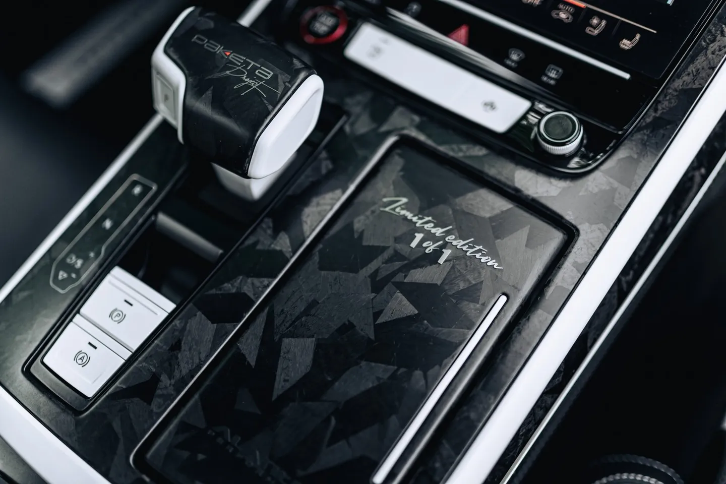 Audi RSQ8 / Фото 25