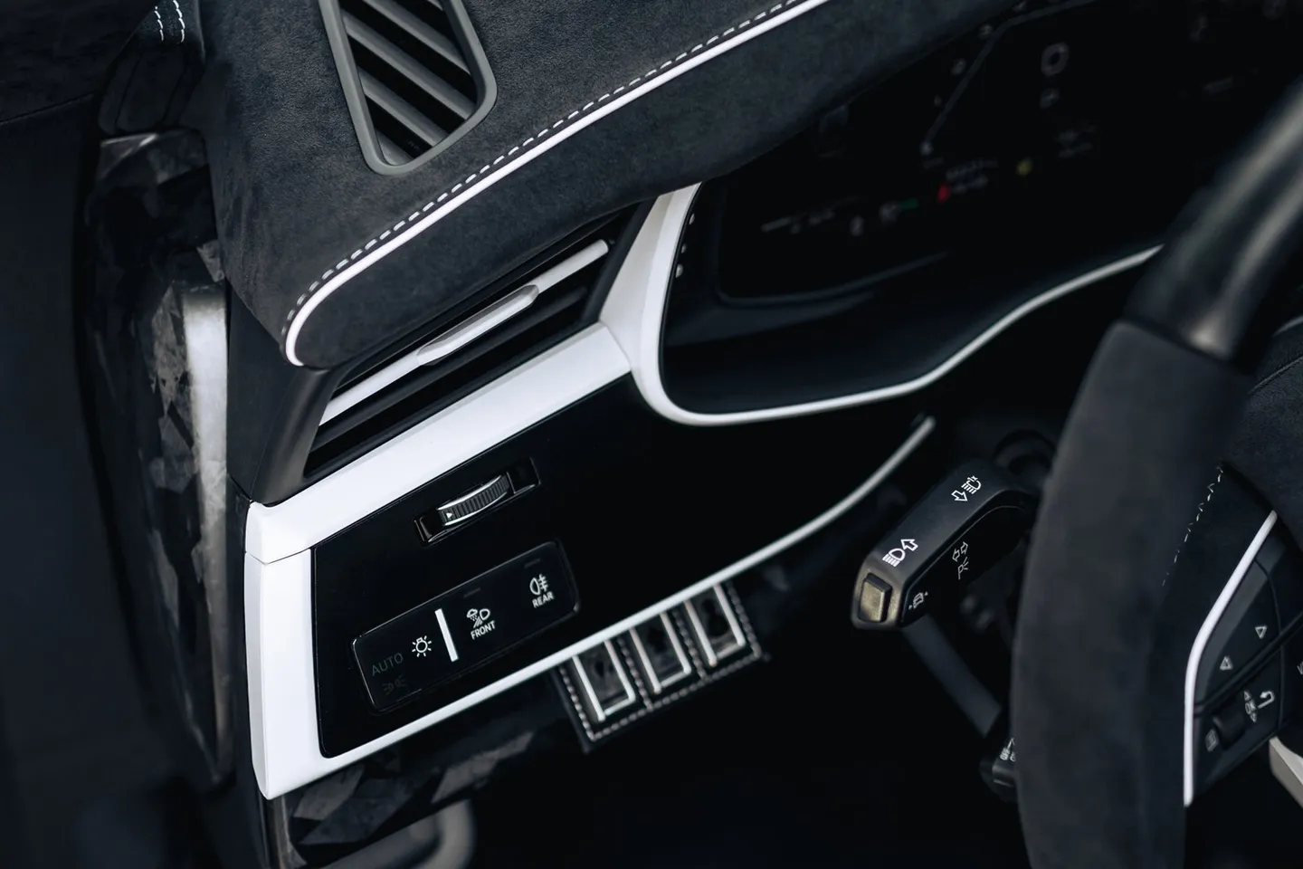 Audi RSQ8 / Фото 10
